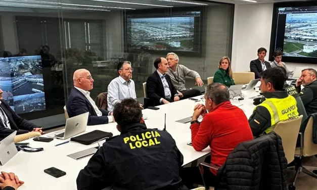 Alerte Rouge dans le Détroit : Phénomènes côtiers extrêmes et paralysie du trafic